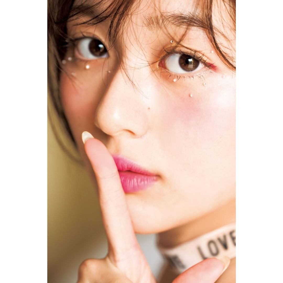 Kato Shiori First Photobook Shi~ Shhh Japan Edition (112 pages)