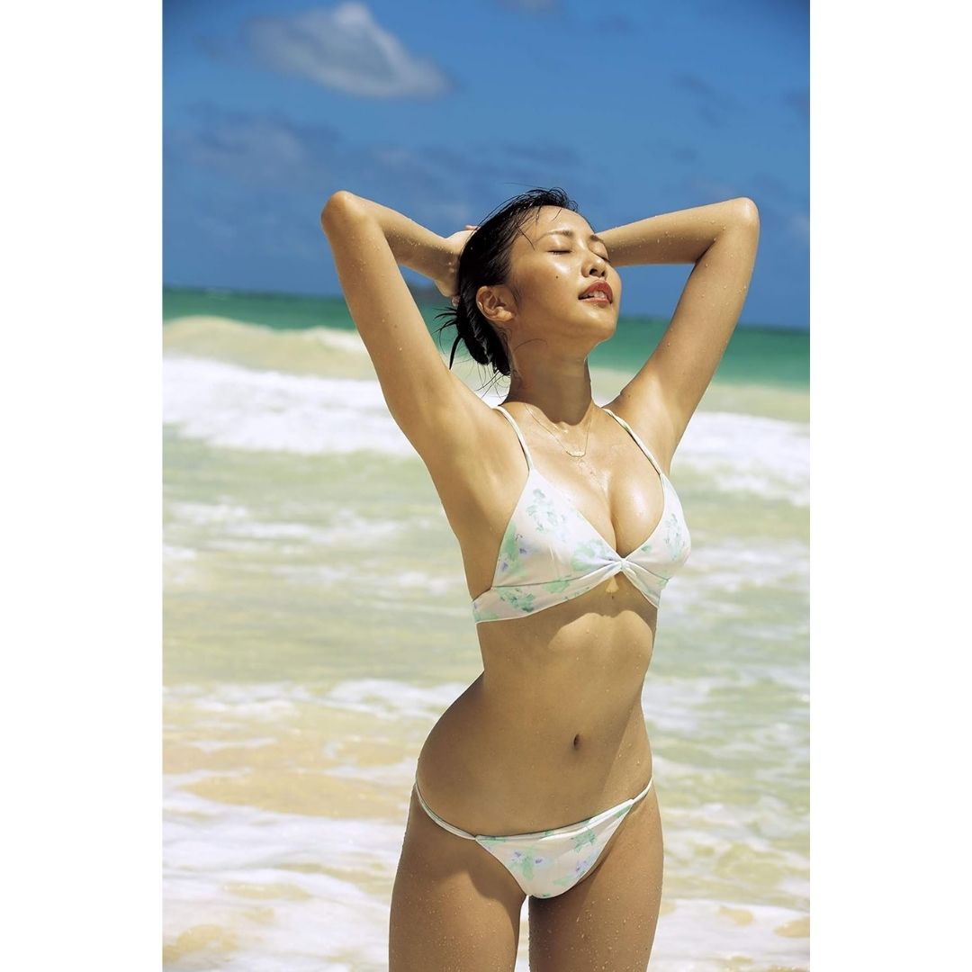  Sano Hinako Photo Book Hina Hawaii Edition (128 pages) 