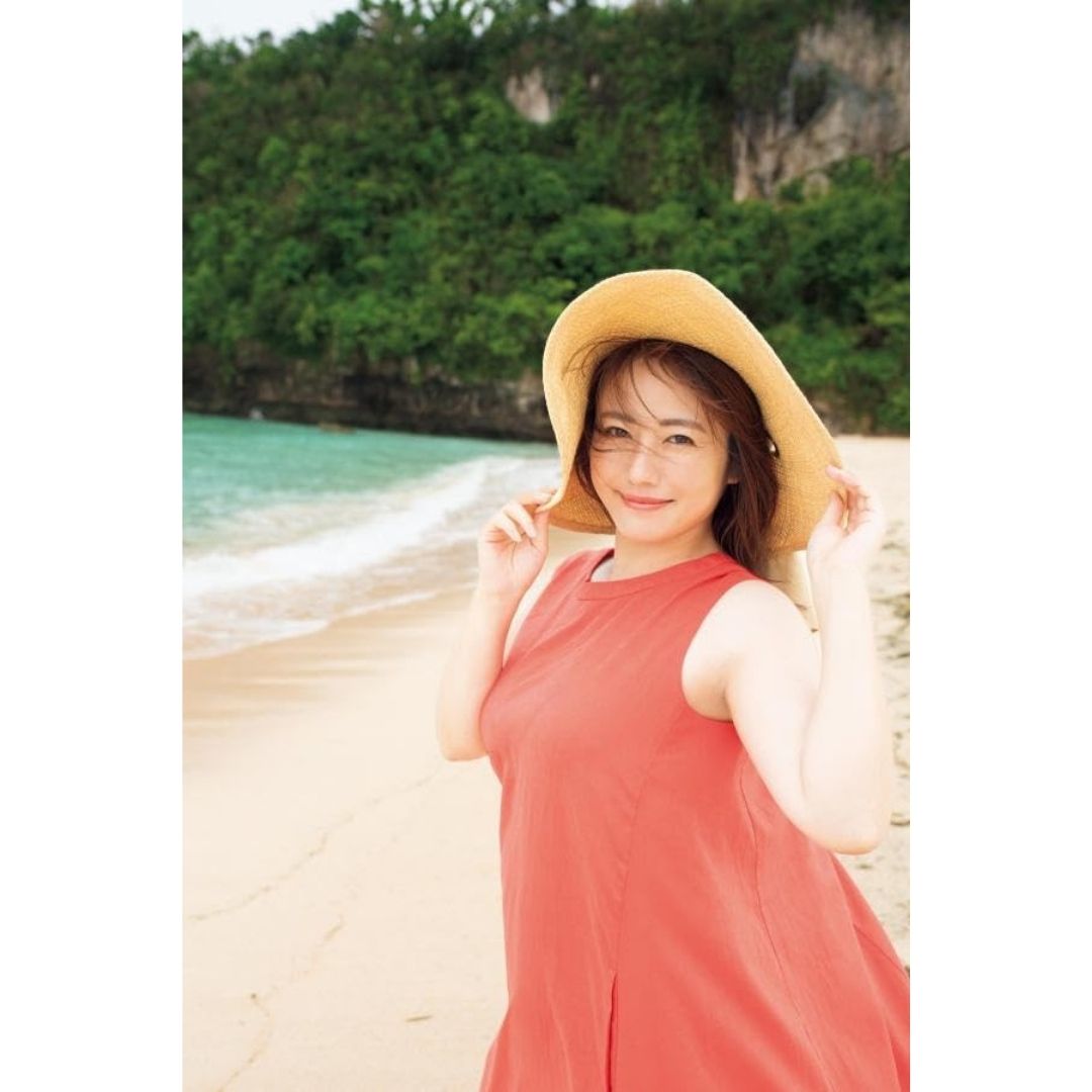 Sayaka Isoyama Photobook and more Original (132 pages)