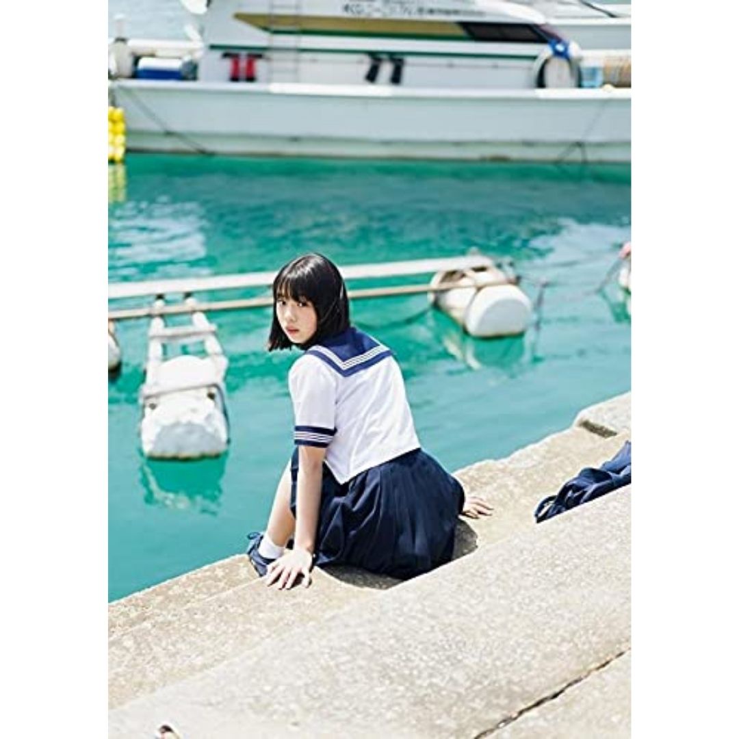 Hina Kikuchi 1st Photobook Habataki Original Jepang 128 Halaman